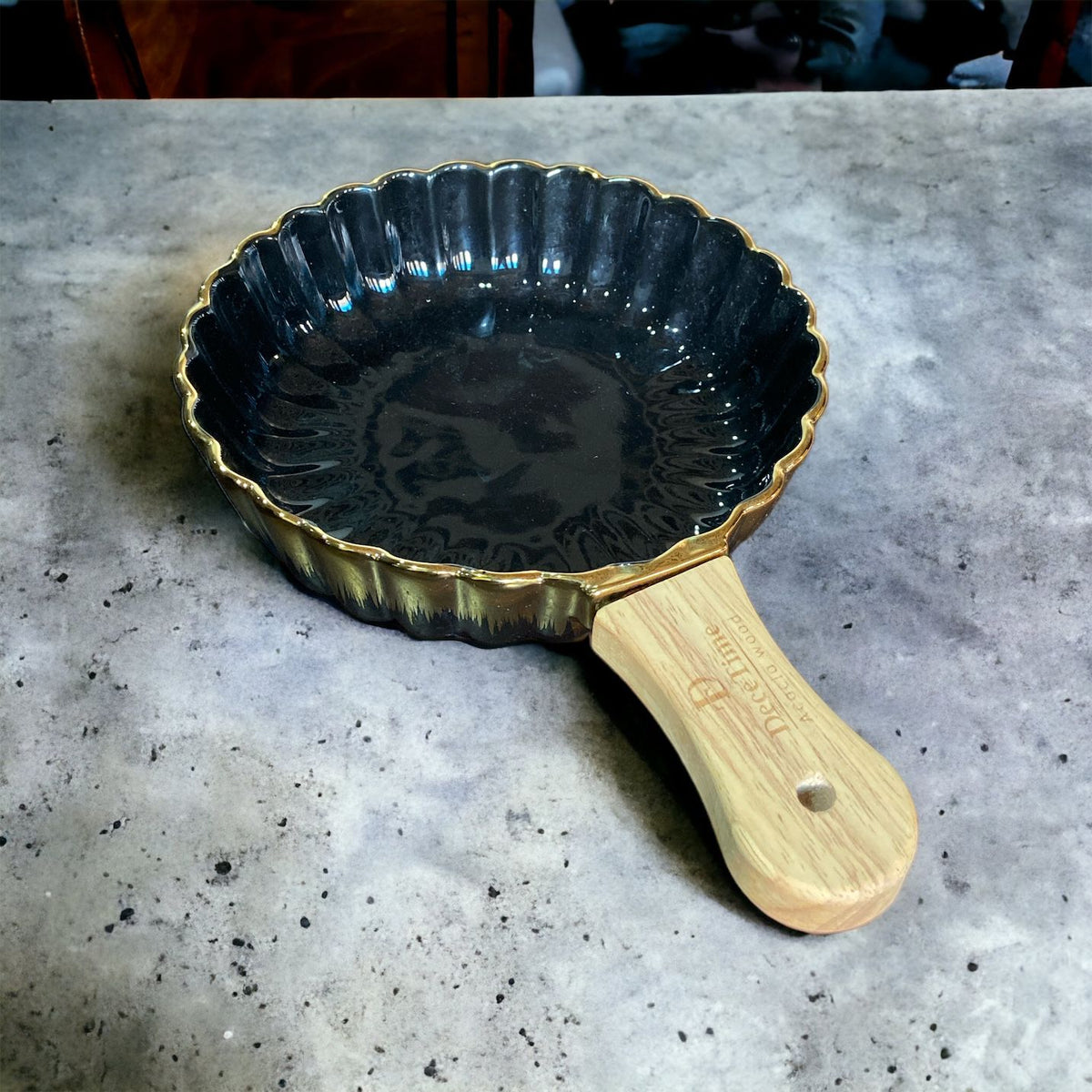 Dinner Serving Bowl With Oaken Handle | Serving Pan - Home Hatch